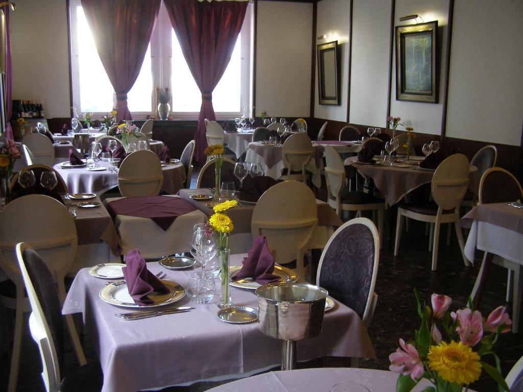 Logis Hotel-Restaurant Le Chene Vert แซ็ง ปัวซาน ซัวร์ ชูเล ภายนอก รูปภาพ