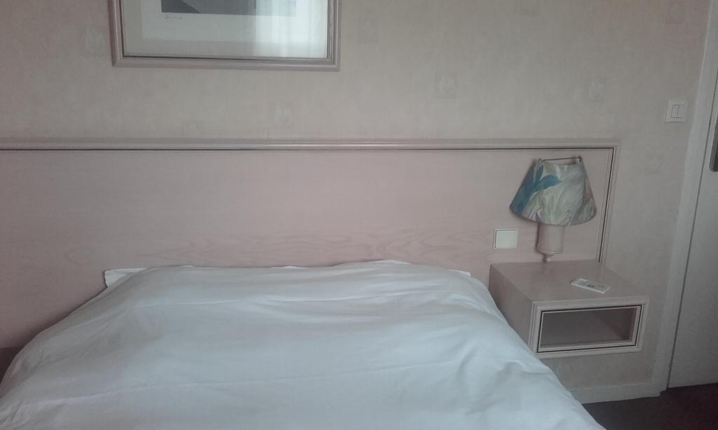 Logis Hotel-Restaurant Le Chene Vert แซ็ง ปัวซาน ซัวร์ ชูเล ภายนอก รูปภาพ